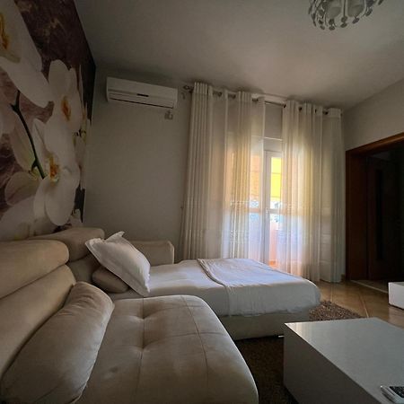 Sunkissed Centre Apartment Vlorë Eksteriør bilde