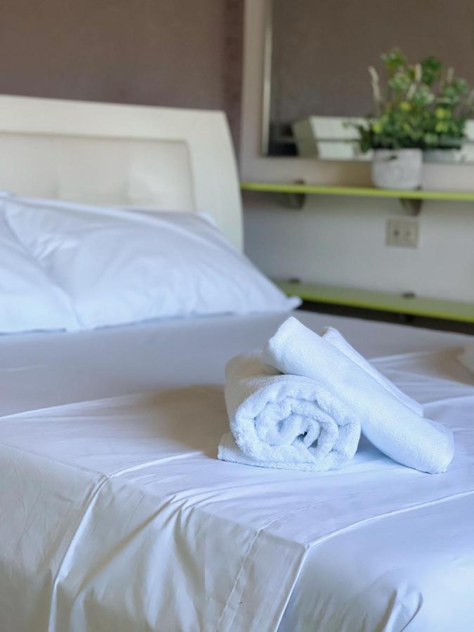 Sunkissed Centre Apartment Vlorë Eksteriør bilde
