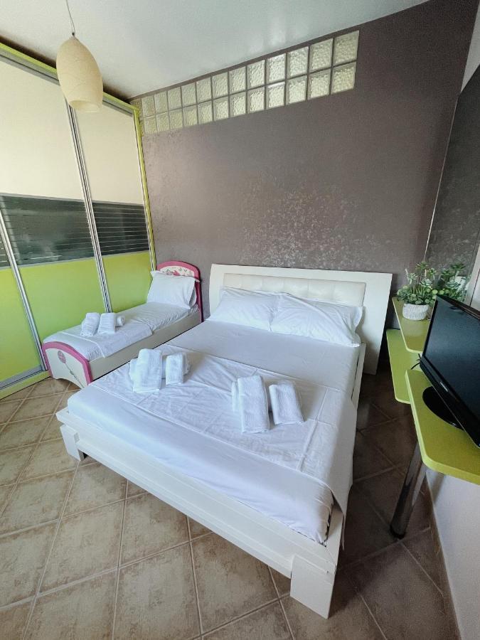 Sunkissed Centre Apartment Vlorë Eksteriør bilde