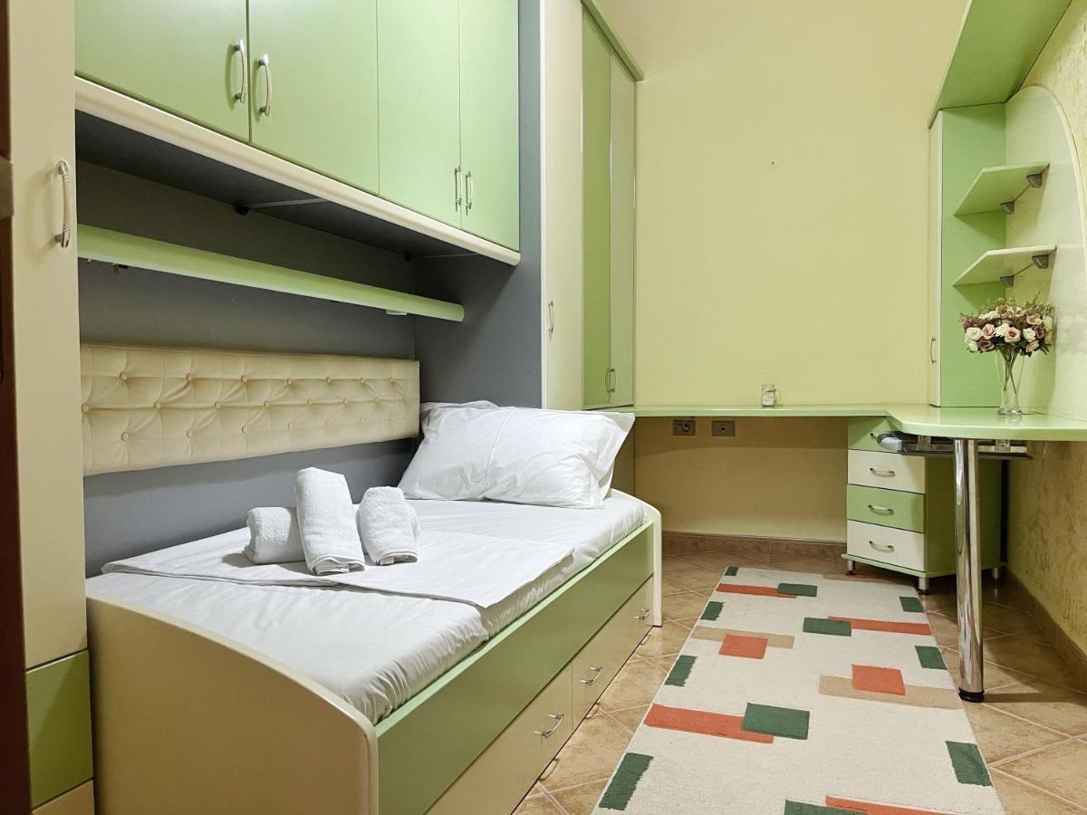 Sunkissed Centre Apartment Vlorë Eksteriør bilde