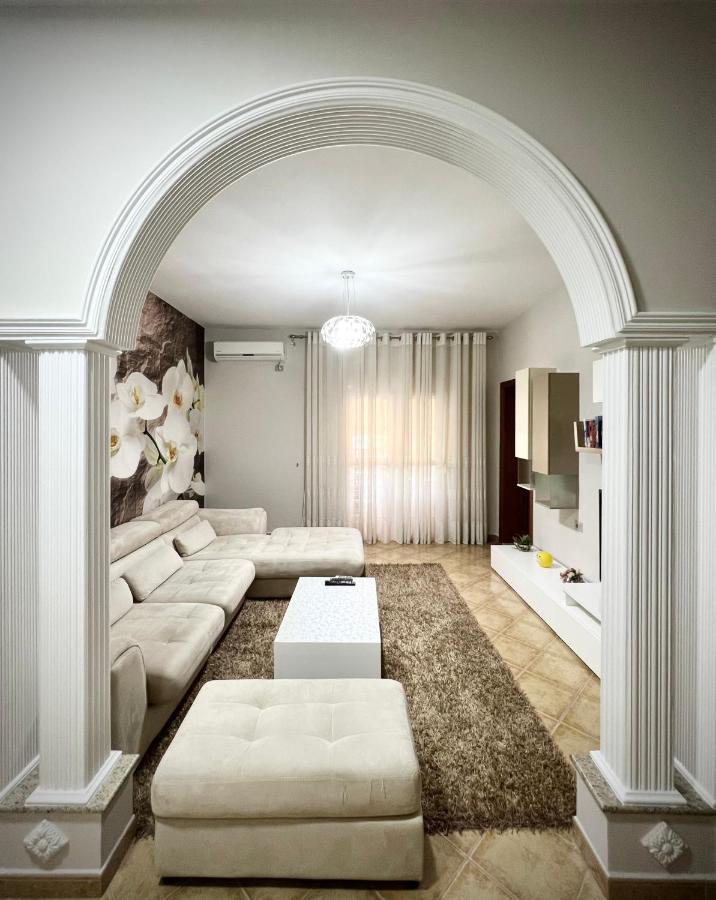 Sunkissed Centre Apartment Vlorë Eksteriør bilde