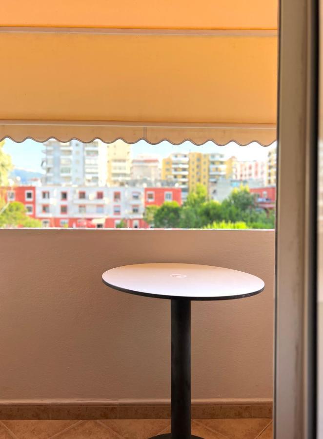 Sunkissed Centre Apartment Vlorë Eksteriør bilde