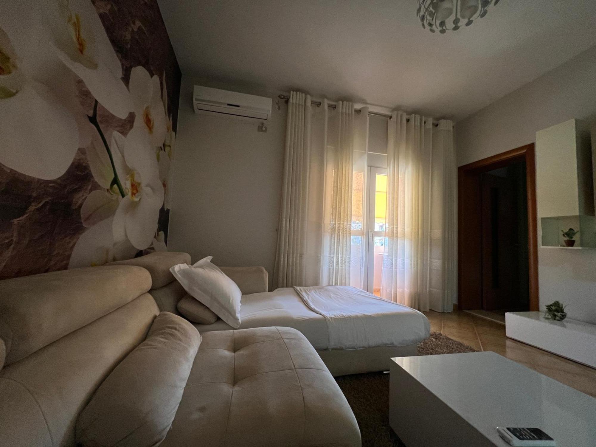 Sunkissed Centre Apartment Vlorë Eksteriør bilde